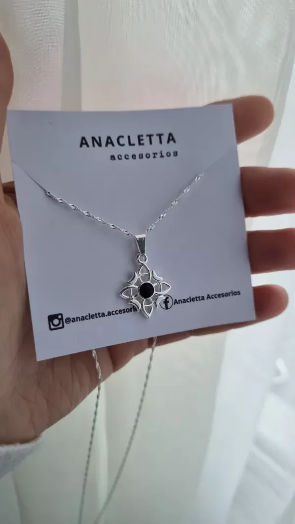 Producto - Gargantilla nudo de bruja con detalle en negro plata 925