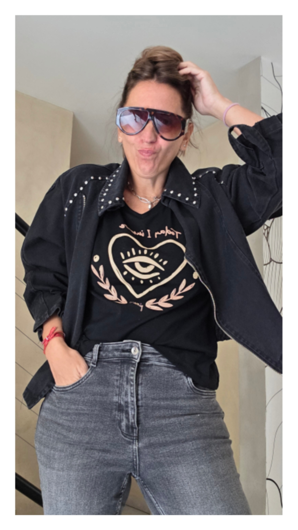 Producto - Remera corazon black manga corta