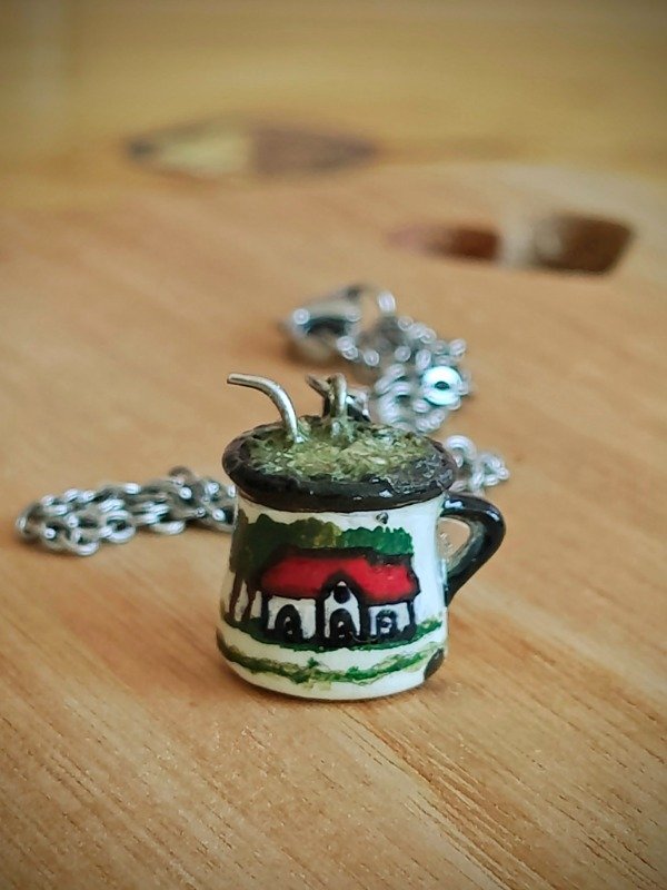 Producto - Colgante de mate casita abuela rosa