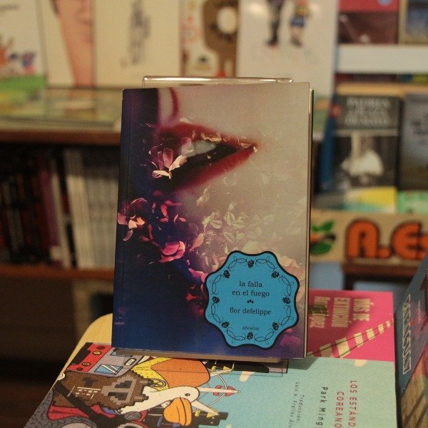 Producto - LA FALLA EN EL FUEGO - Flor Defelippe (AÑOS LUZ)