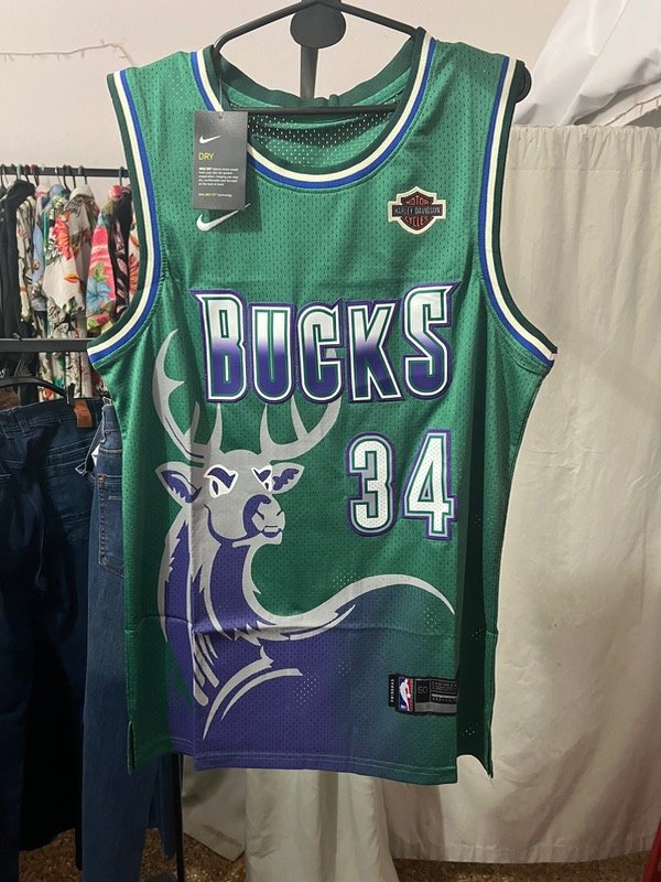 Producto - Camiseta Bucks Retro