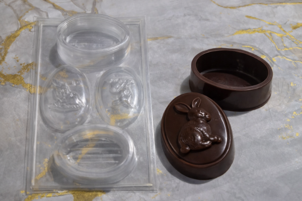 Producto - Placa de acetato alhajero oval con conejo