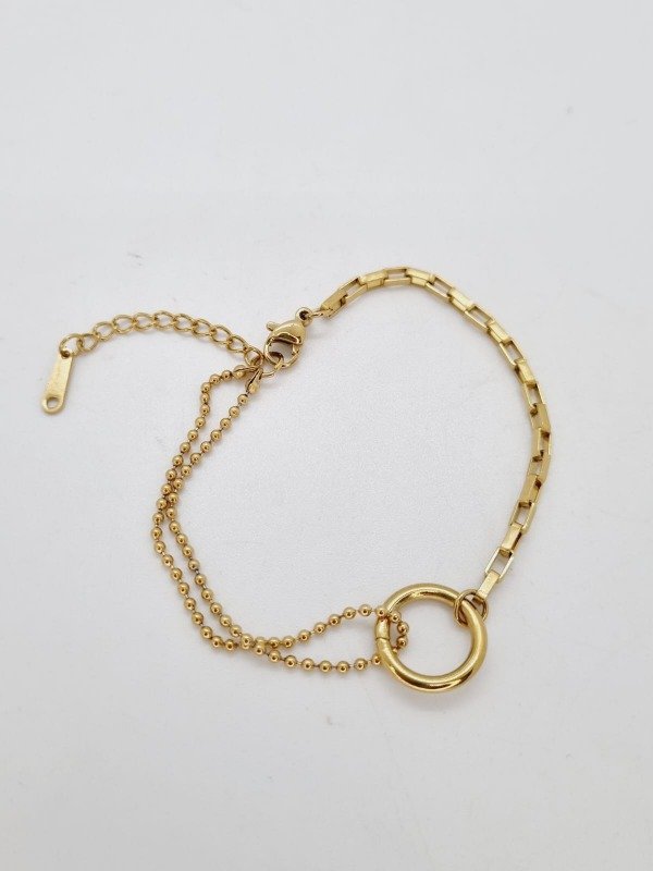 Producto - Pulsera acero dorado dije aro mitad cuad mitad doble bolitas