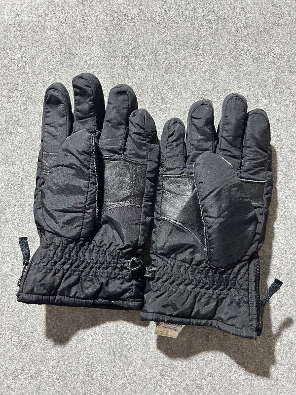 Producto - Guantes Columbia, color negro.Talle L