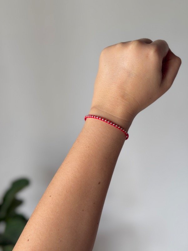 Producto - Pulsera hilo rojo + bolitas