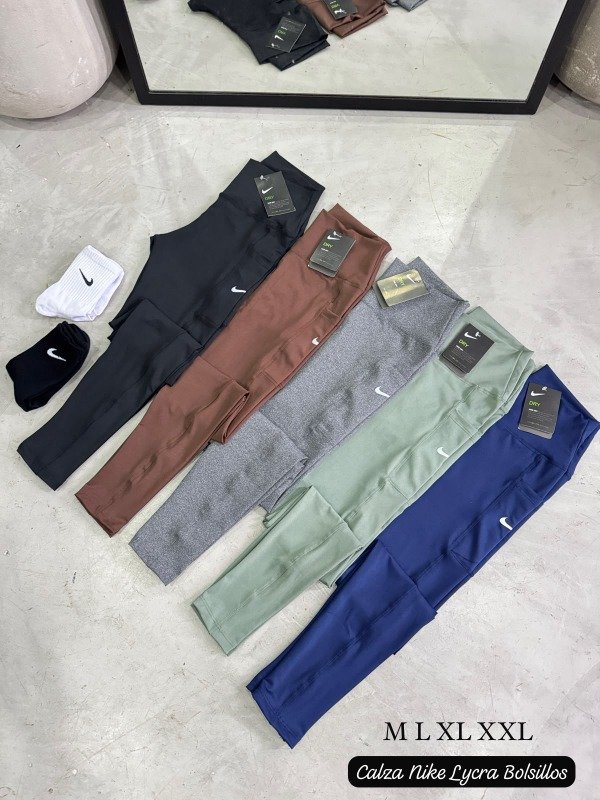 Producto - CALZA NIKE CON BOLSILLOS (UNIDAD) - 0