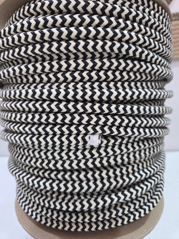 Producto - Cordon polipropileno CON ALMA 7mm ZIGZAG NEGRO Y CRUDO