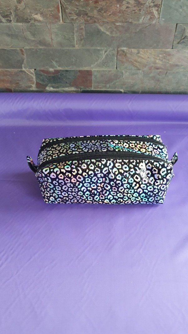 Producto - Cartuchera Doble Cierre Espejada Animal Print Gris