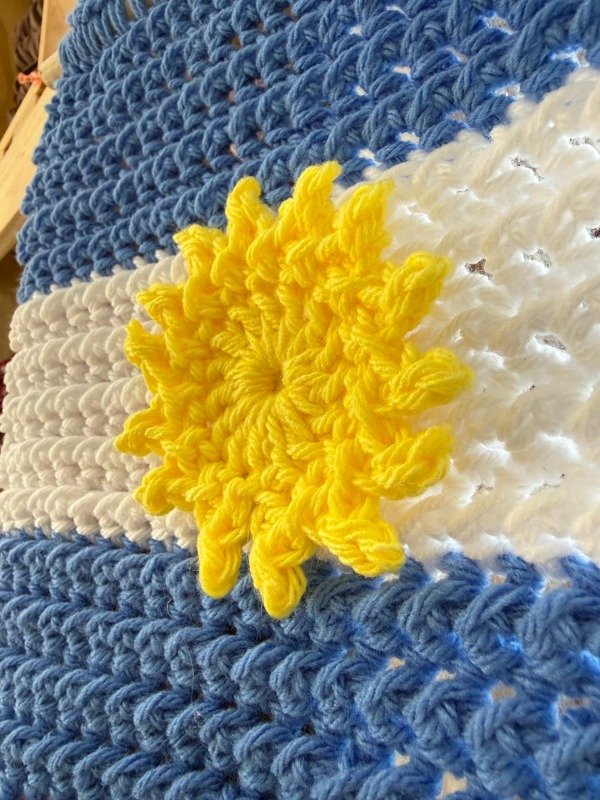 Producto - CLASE ONLINE - Tapiz Bandera Argentina al Crochet - 5/6/2026 de 19hs a 20hs