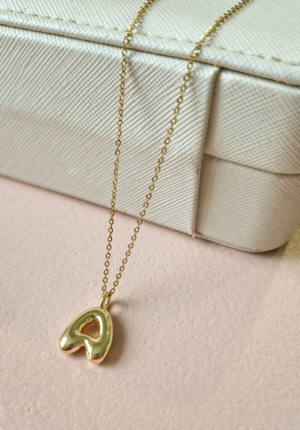 Producto - Collar con inicial "A"