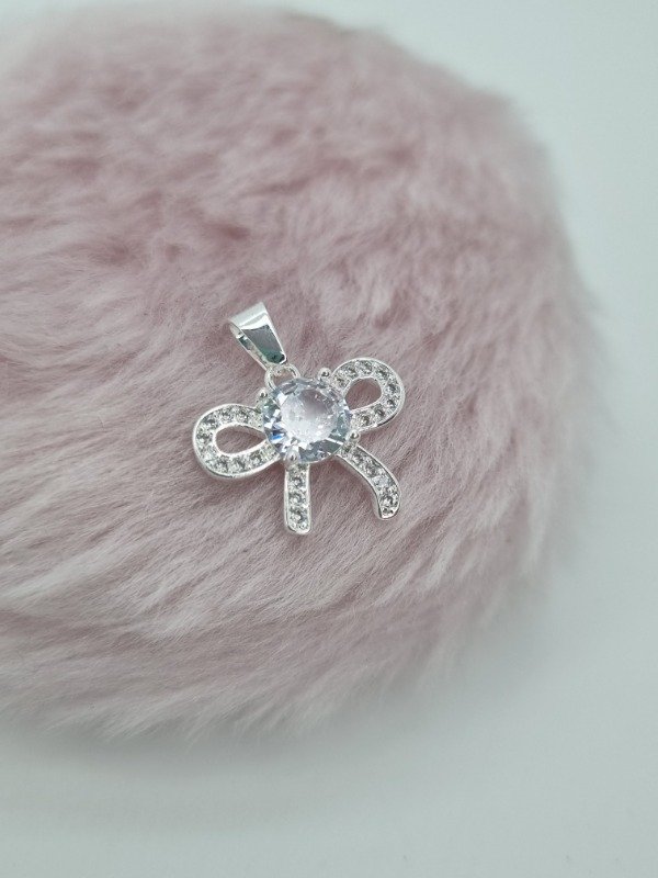 Producto - Dije acero blanco moño centro swarovski borde strass plat