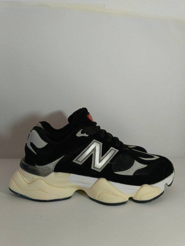 Producto - NEW BALANCE 9060
