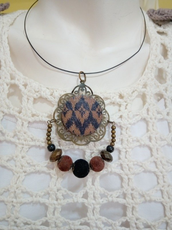 Producto - Collar Aditi- Marrón y negro