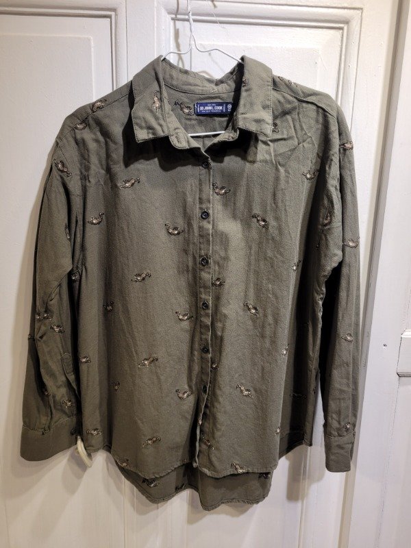 Producto - Camisa JOHN L COOK verde con tigres bordados Talle M - PRECIO: 48X