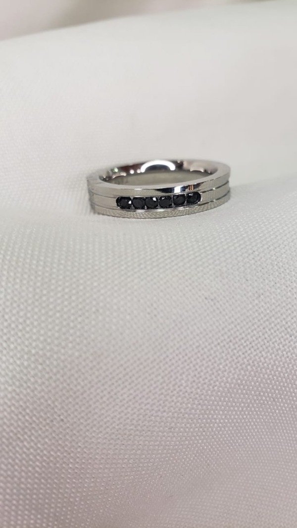 Producto - Anillo Tascani detalle cubic negro