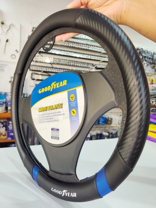 Producto - CUBRE VOLANTE GOODYEAR CARBONO CON TIRAS AZUL - 0