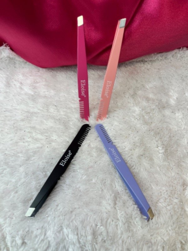 Producto - Pinza para ceja con cepillo