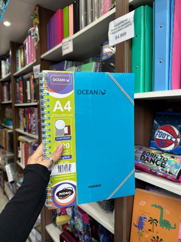 Producto - Cuaderno A4 Ocean Rayado CON CARPETA