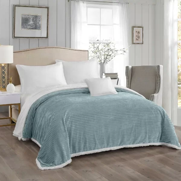 Producto - Frazada de Corderito Flannel Full Gris Acero Haussman