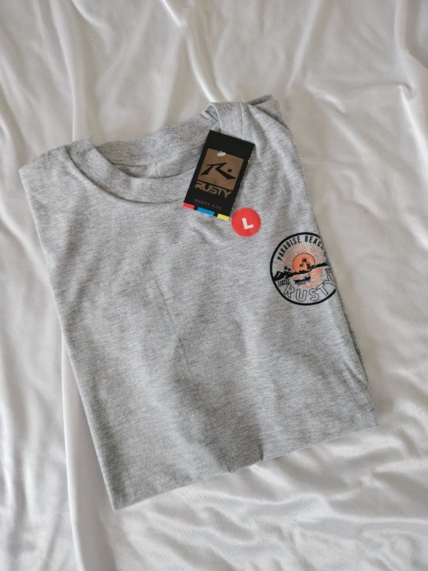 Producto - REMERA PREMIUM RUSTY CIRCULAR GRIS