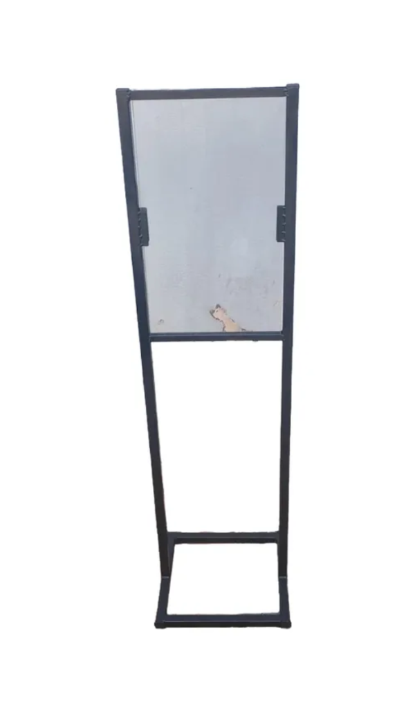 Producto - Cartel De Pie 1,10 Con Placa De Acrilico