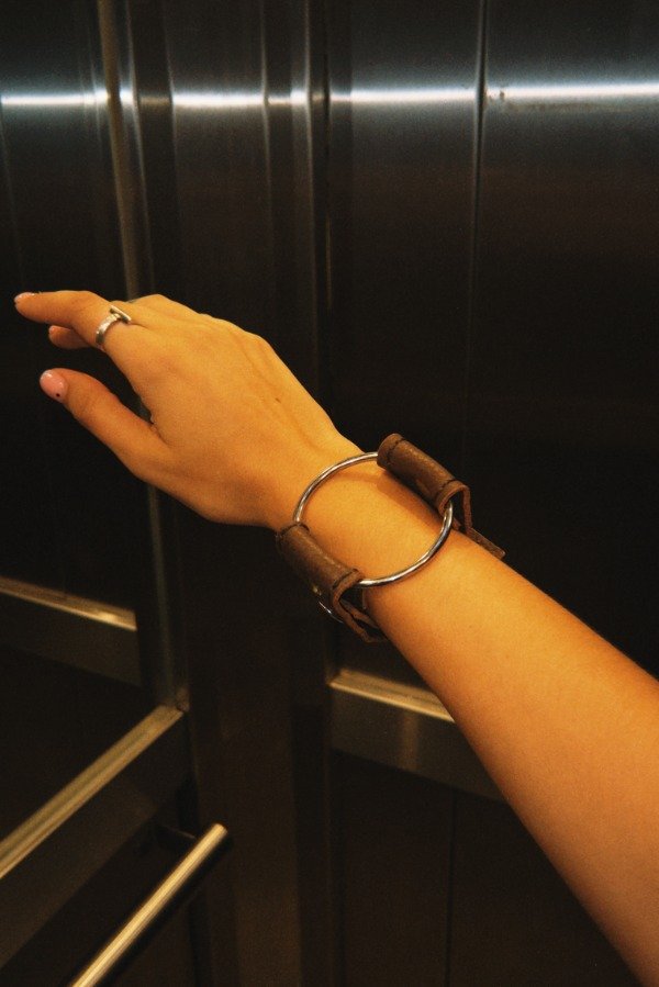 Producto - BRAZALETE DOBLE CAPA DE CUERO CON ARANDELA