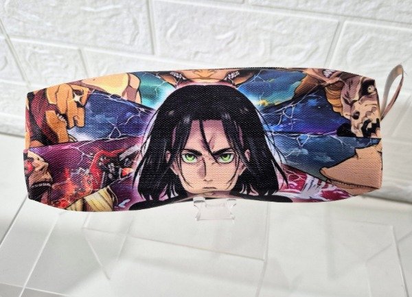 Producto - Cartuchera Attack on titan 20 cm x 7 cm x 8 cm de cordura