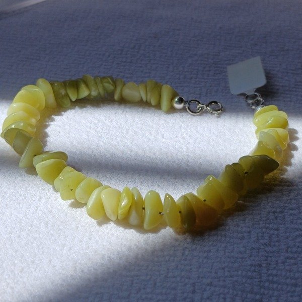 Producto - Pulsera artesanal con escallas de limonita de 19,5 cm