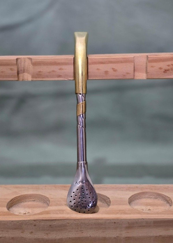 Producto - BOMBILLA DE ALPACA Y BRONCE CON APLIQUE PICO DE LORO