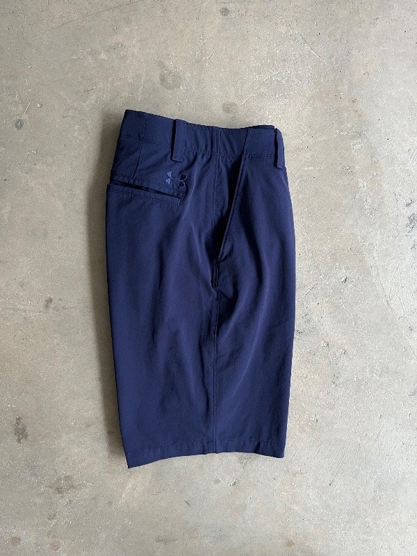 Producto - BERMUDA UNDER ARMOUR G0LF, AZUL (42AR)