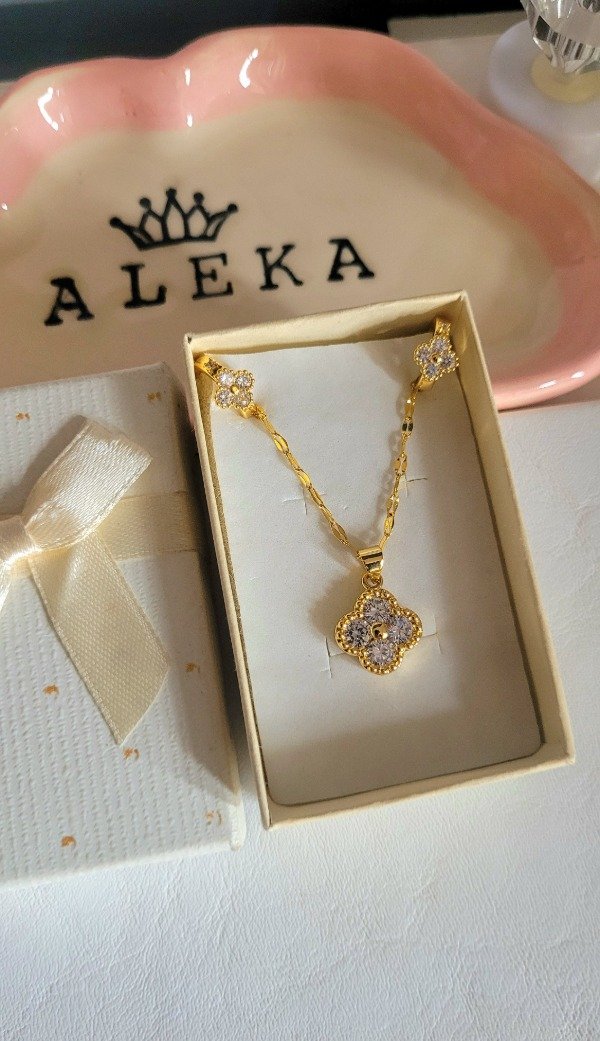 Producto - Conjunto trébol con cubic de acero dorado - 1