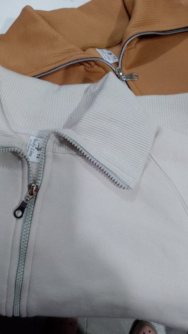 Producto - Campera C L A R A #Frizado