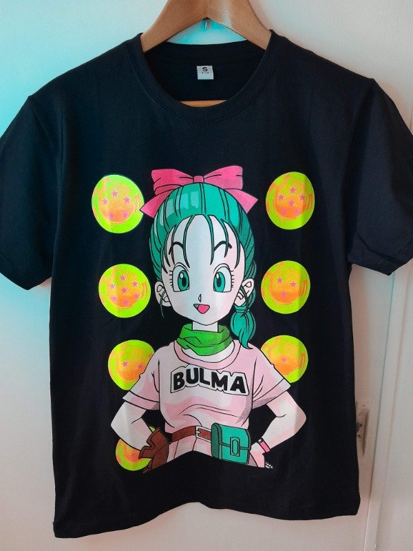 Producto - Remera que Brilla en la Oscuridad Bulma - Dragon Ball
