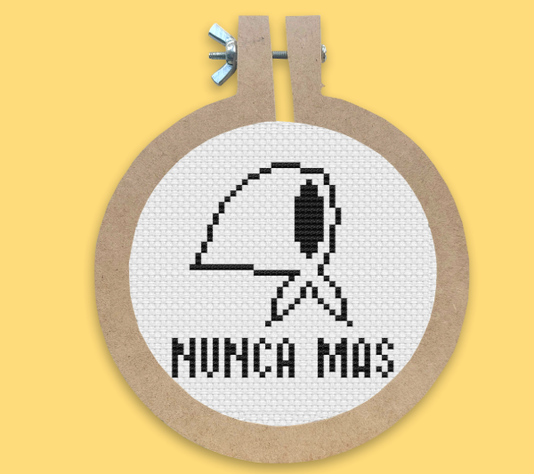 Producto - Pañuelo blanco "Nunca Más" - Kit de punto cruz