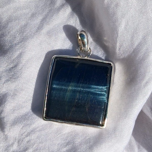 Producto - Dije Plata 925 ojo de Halcon cuadrado