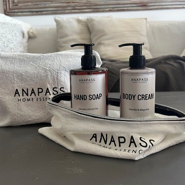 Producto - Set Necessaire + Hand Soap y Body Cream
