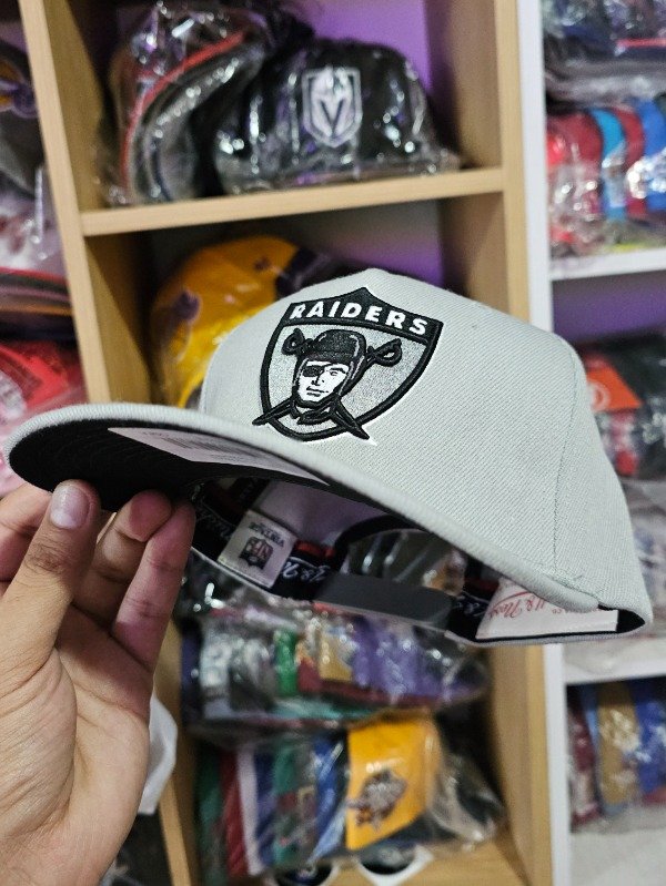 Las vegas raiders vintage mitchell and ness stretch fit snapback
