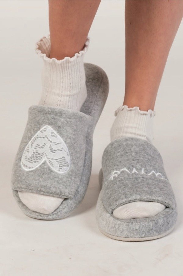 Producto - Pantuflon Plush Amor