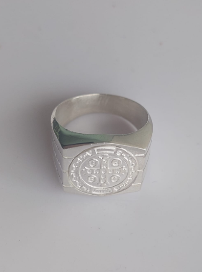 Producto - Anillo San Benito rectangular de plata 925.