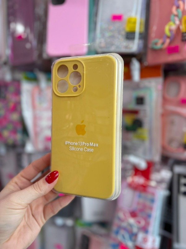 Producto - Silicone case Iphone 13 pro max amarillo cubre camara
