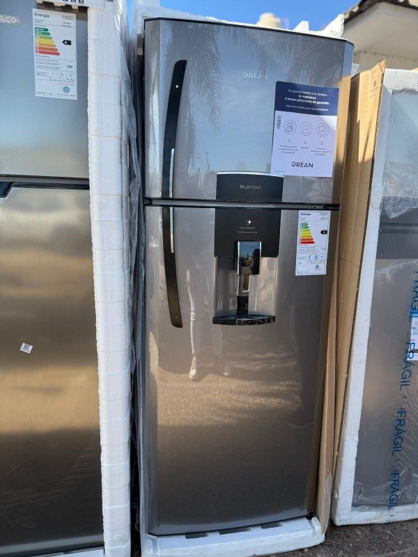 Producto - HELADERA DREAN SILVER CON DISPENSER HDR370F11S 362Litros