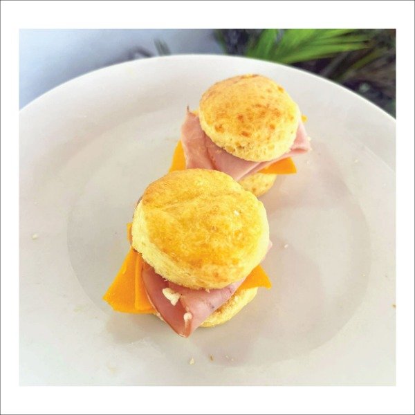 Producto - Scon relleno de lomito y cheddar x 12