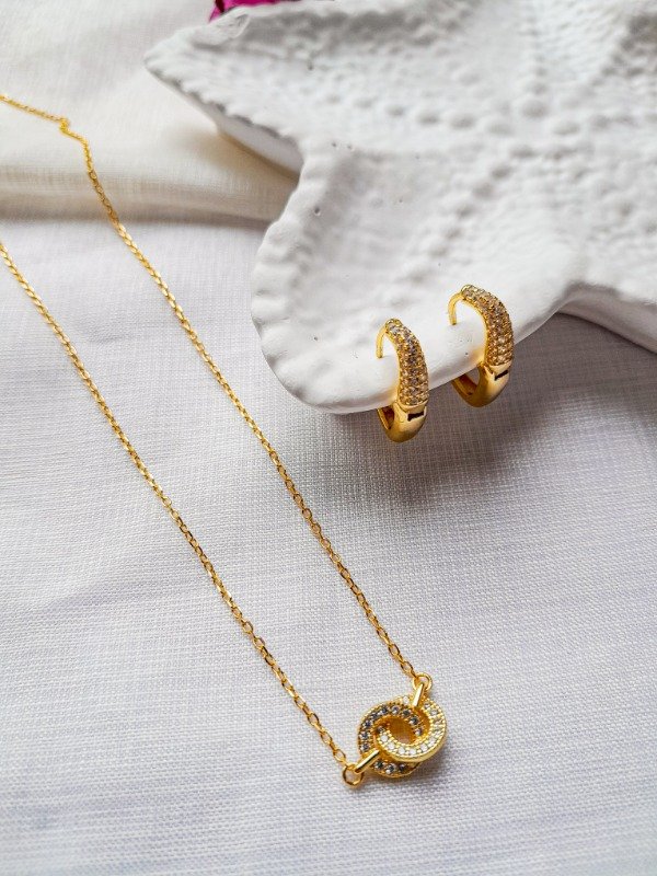 Producto - Collar Dorado Argollitas Enlazadas