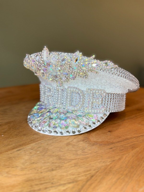 Producto - Gorro premium "BRIDE" plateado con gemas iris - 0