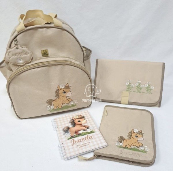 Producto - Mochila LOVE + cambiador, portadocumentos y cuaderno pediátrico