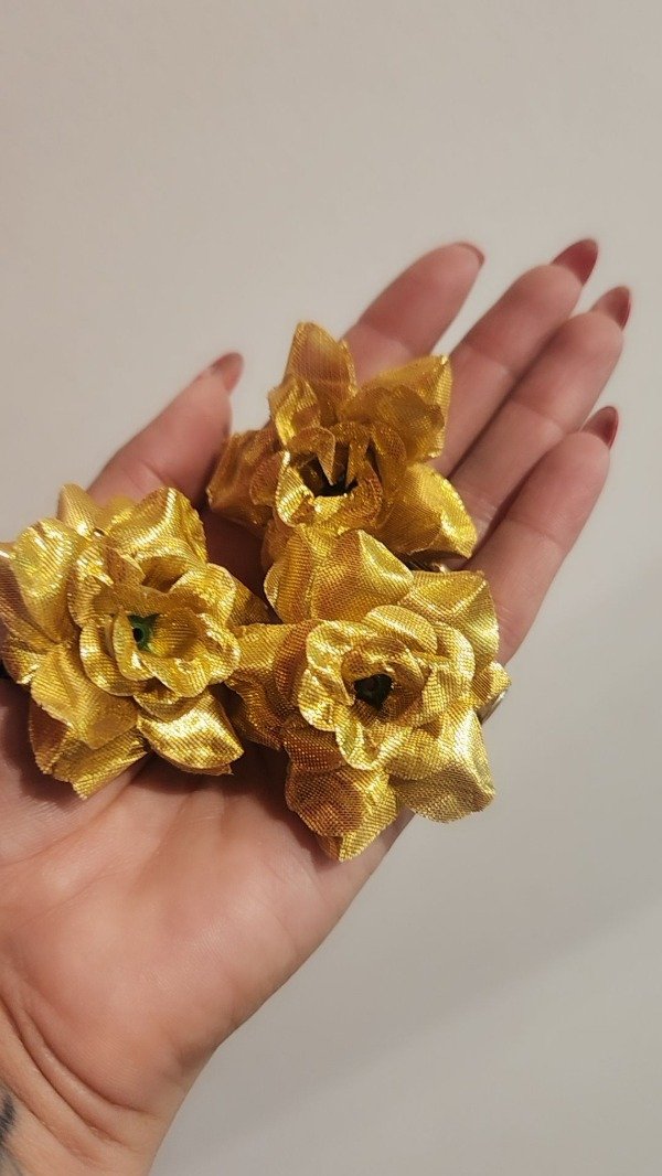 Producto - TRIO DE ROSITAS PEQUEÑAS DORADAS