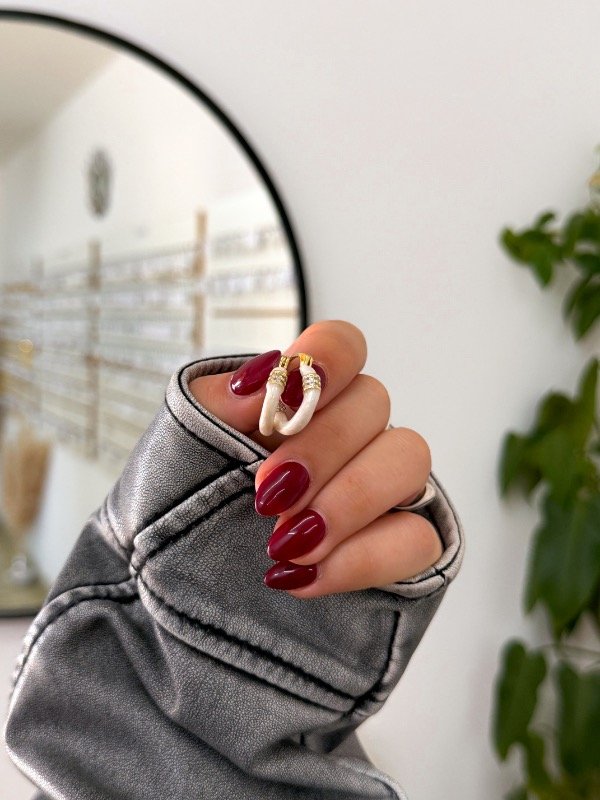 Producto - Argollitas bañadas en oro blanco con cúbics