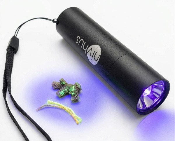 Producto - Linterna de Mano Led Ultra Violeta Recargable Super Compacta Cable USB Tipo C - 3