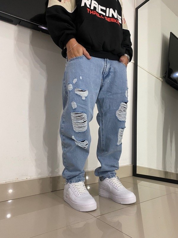 Producto - JEANS MOM CELESTE CON ROTURAS