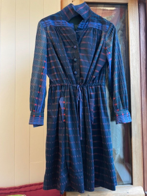 Producto - Vestido vintage, con bolsillos y botines de tela